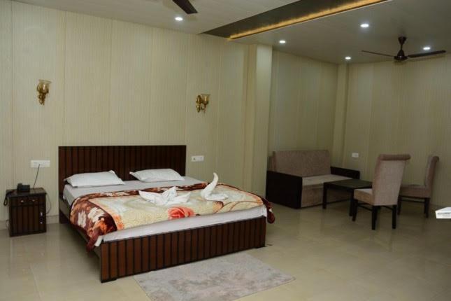 Krazy Hotel Haldwani Exterior photo