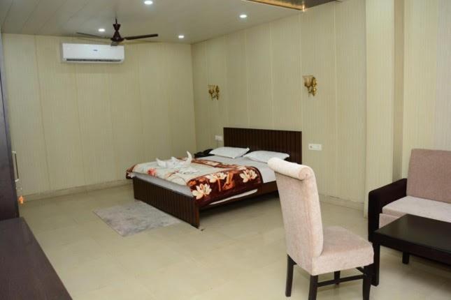 Krazy Hotel Haldwani Exterior photo