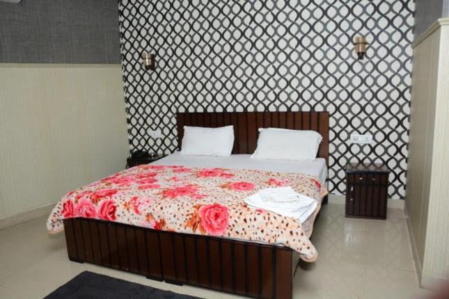 Krazy Hotel Haldwani Exterior photo