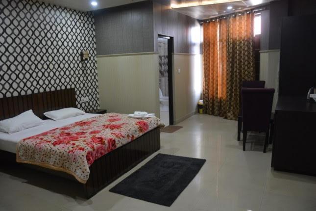 Krazy Hotel Haldwani Exterior photo